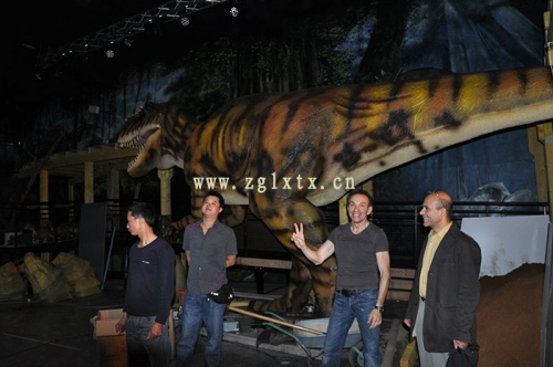 法国动物园恐龙展厅安装现场图十